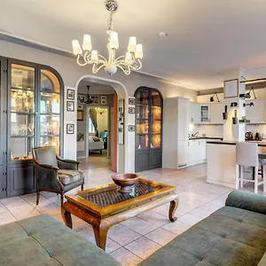 Donaticoeur Apartment